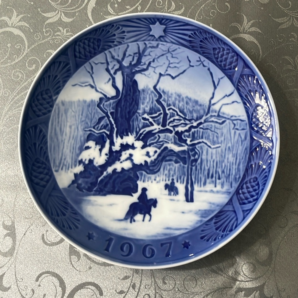 1967 Royal Copenhagen Christmas Plate -- The Royal Oak